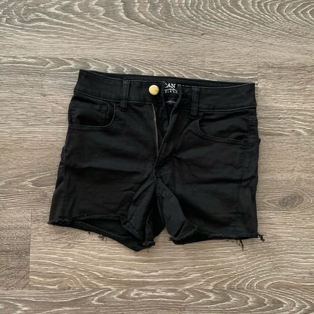 AMERICAN EAGLE OUTFITTERS DENIM SHORTS
